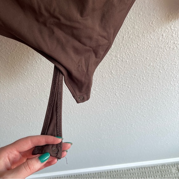 Aritzia - Babaton Contour Crew Neck Longsleeve Bodysuit - Picture 3 of 5